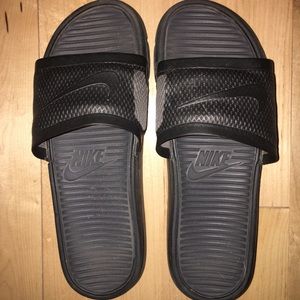 Gently used Nike slides!